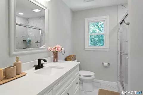 Bath - 75 Silver Spring Ln, Ridgefield, CT 06877 photo 2 of 4