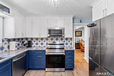174 Mohawk Dr, West Hartford, CT 06117