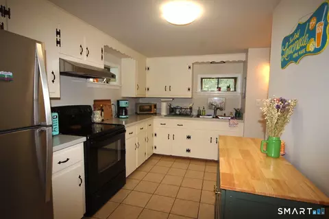 Kitchen - 67 Tower Rd, Brookfield, CT 06804 photo 7 of 8