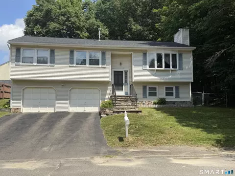 11 Batesmoor Rd, Waterbury, CT 06705