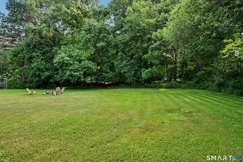 Exterior - 524 Ferry Rd, Orange, CT 06477 photo 8 of 10
