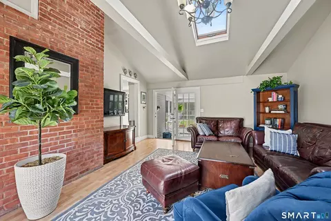 Living - 524 Ferry Rd, Orange, CT 06477 photo 5 of 7
