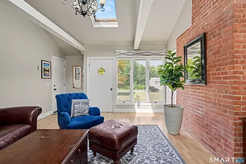 Entry Way - 524 Ferry Rd, Orange, CT 06477 photo 1 of 2