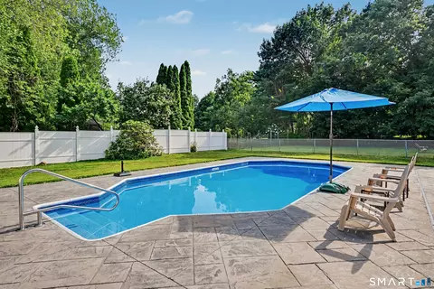 Exterior - 524 Ferry Rd, Orange, CT 06477 photo 7 of 10
