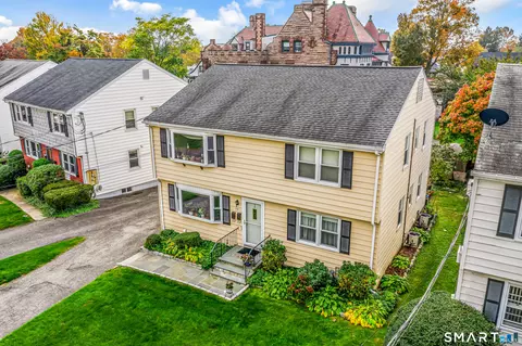 32 Hackett Cir N, Stamford, CT 06906