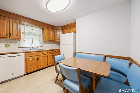 Kitchen - 138 Magee Dr, Hamden, CT 06514 photo 3 of 4