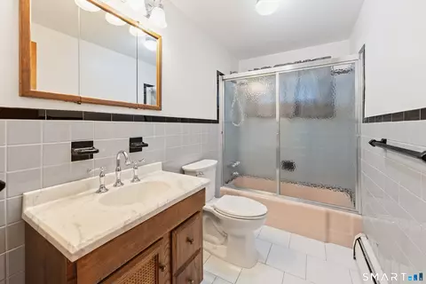 Bath - 138 Magee Dr, Hamden, CT 06514 photo 1 of 2