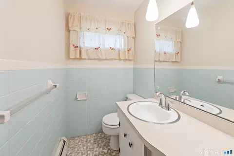Bath - 138 Magee Dr, Hamden, CT 06514 photo 2 of 2