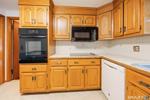 Kitchen - 138 Magee Dr, Hamden, CT 06514 photo 1 of 4