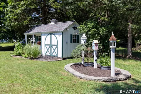 9 Whitewood Rd, Clinton, CT 06413