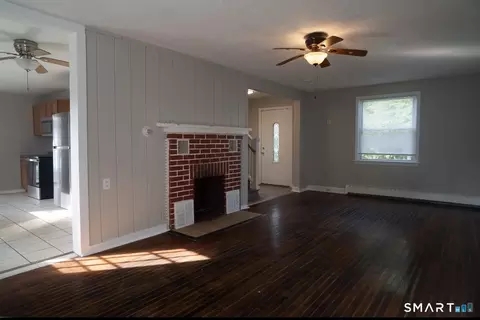 6 Harry Dr, West Haven, CT 06516 photo 3