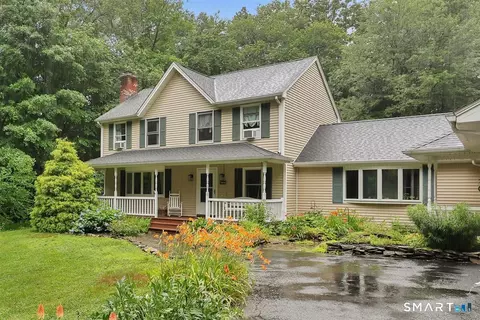 11 Brookside Ct, East Hampton, CT 06424
