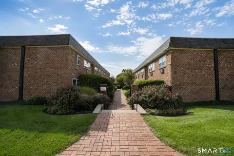 637 Cove Rd #D5, Stamford, CT 06902