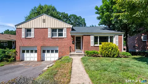 35 Fairwood Farms Dr, West Hartford, CT 06107