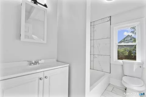 Bath - 39 Edwards St, Hamden, CT 06517 photo 1 of 2