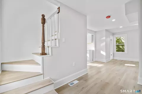 Entry Way - 39 Edwards St, Hamden, CT 06517 photo 2 of 3