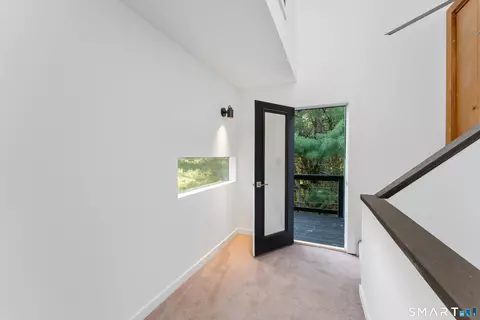 Entry Way - 564 Hubbard Rd, Killingly, CT 06241 photo 6 of 6
