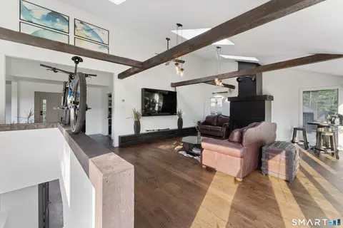 Living - 564 Hubbard Rd, Killingly, CT 06241 photo 3 of 4
