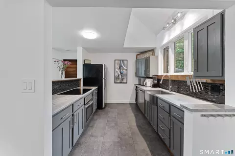 Kitchen - 564 Hubbard Rd, Killingly, CT 06241 photo 1 of 2