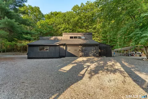Exterior - 564 Hubbard Rd, Killingly, CT 06241 photo 3 of 8