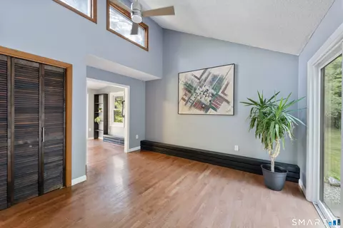 Entry Way - 564 Hubbard Rd, Killingly, CT 06241 photo 2 of 6