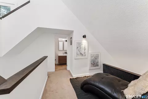 Entry Way - 564 Hubbard Rd, Killingly, CT 06241 photo 3 of 6