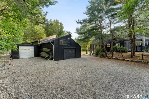Exterior - 564 Hubbard Rd, Killingly, CT 06241 photo 5 of 8