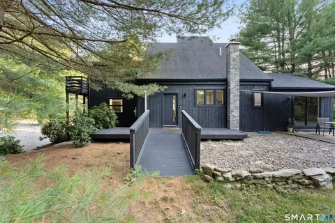 Exterior - 564 Hubbard Rd, Killingly, CT 06241 photo 7 of 8