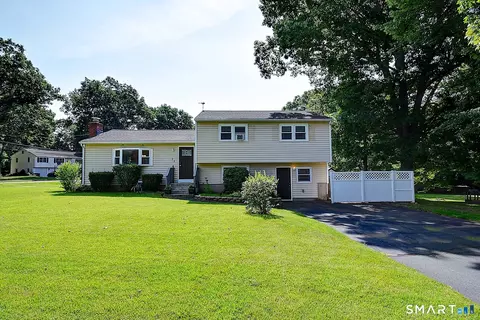 11 Autumn Dr, Southington, CT 06489