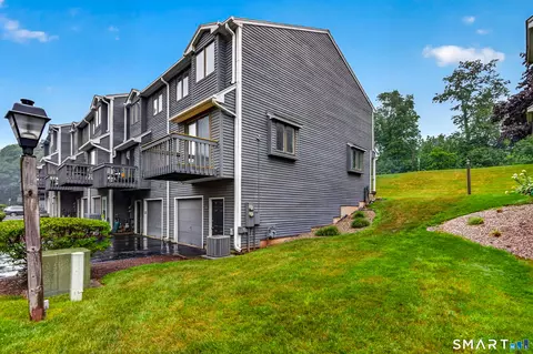 Exterior - 59 Ridge Rd #59, Wethersfield, CT 06109 photo 7 of 8