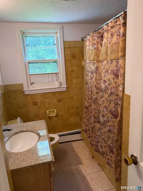 Bath - 13 Midian Ave, Windsor, CT 06095 photo 3 of 4