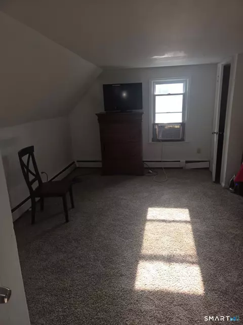 Bedroom - 13 Midian Ave, Windsor, CT 06095 photo 3 of 14