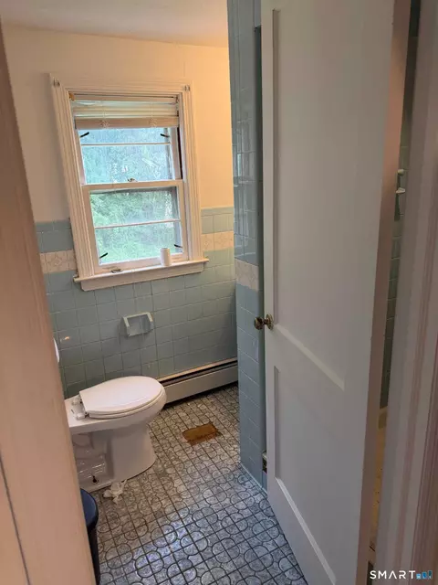 Bath - 13 Midian Ave, Windsor, CT 06095 photo 2 of 4