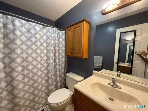 Bath - 6 Concorde Way #B4, Windsor Locks, CT 06096 photo 1 of 2