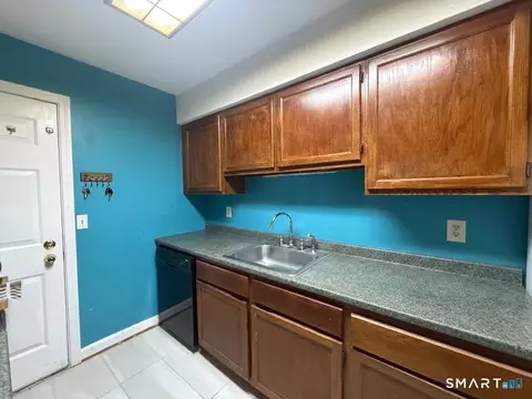 Kitchen - 6 Concorde Way #B4, Windsor Locks, CT 06096 photo 2 of 2