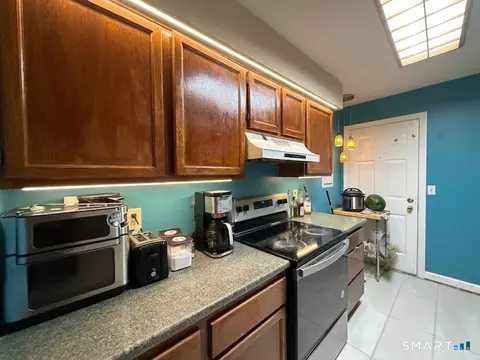 Kitchen - 6 Concorde Way #B4, Windsor Locks, CT 06096 photo 1 of 2