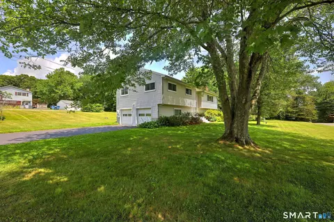 Exterior - 31 Paugussett Rd, Sandy Hook, CT 06482 photo 2 of 9