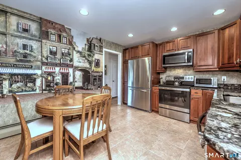Kitchen - 31 Paugussett Rd, Sandy Hook, CT 06482 photo 1 of 4