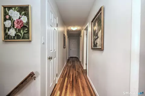 Entry Way - 31 Paugussett Rd, Sandy Hook, CT 06482 photo 2 of 7