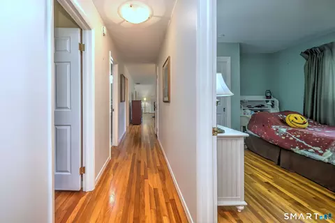 Entry Way - 31 Paugussett Rd, Sandy Hook, CT 06482 photo 3 of 7