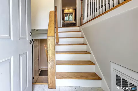 Entry Way - 31 Paugussett Rd, Sandy Hook, CT 06482 photo 1 of 7