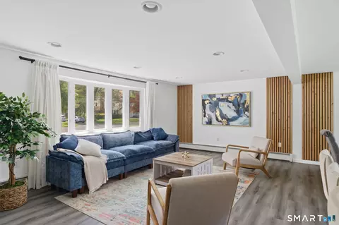 Living - 25 Toll Gate Rd, Wethersfield, CT 06109 photo 1 of 5