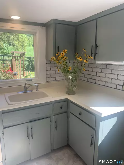 Kitchen - 39 Johnson Rd, Kent, CT 06757 photo 4 of 4