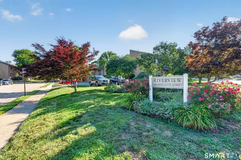 14 Riverview Dr #14, Bridgeport, CT 06604