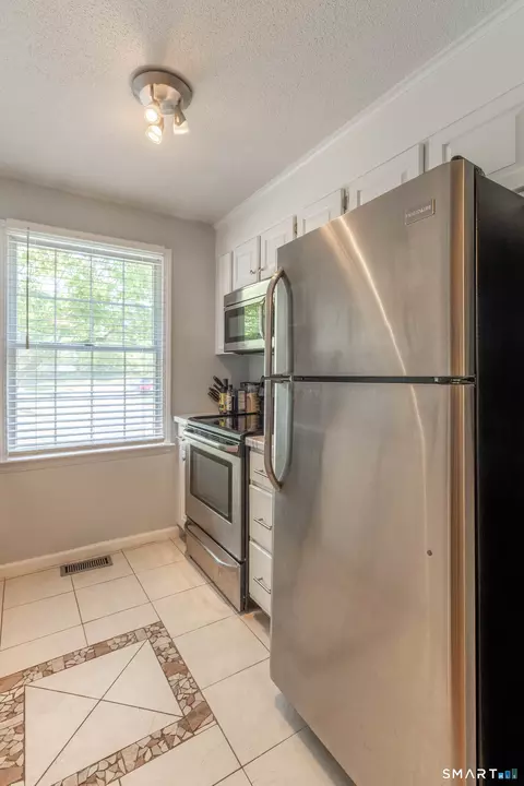 Kitchen - 283 Strawberry Cir, Windsor, CT 06095 photo 1 of 3