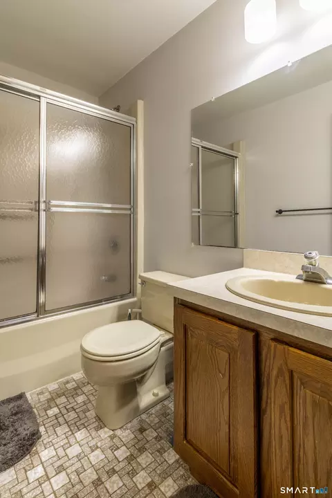 Bath - 283 Strawberry Cir, Windsor, CT 06095 photo 2 of 3