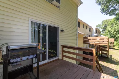 Exterior - 283 Strawberry Cir, Windsor, CT 06095 photo 4 of 4