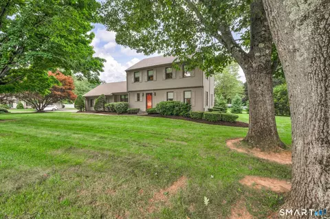 2 Sachem Dr, Cromwell, CT 06416