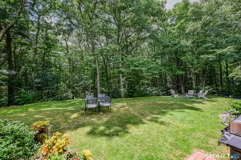 Exterior - 107 Robin Dr, Canton, CT 06019 photo 5 of 8