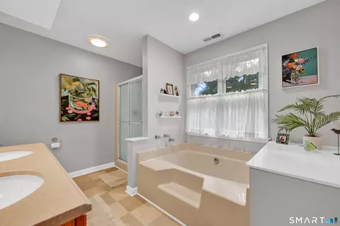 Bath - 107 Robin Dr, Canton, CT 06019 photo 2 of 4
